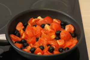 tomate y aceitunas