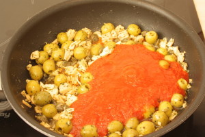 tomate en salsa puttanesca